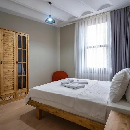 Historic 2 Bedroom Galata Apt-heart Of Kuledibi 1 * Istanbul
