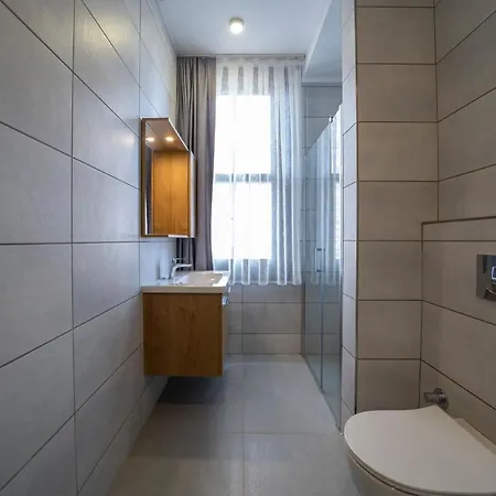 Historic 2 Bedroom Galata Apt-heart Of Kuledibi 1 Appartement Istanboel